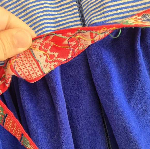 1970s Vintage Longsleeve Maxi Dress With Embroidered Belt - Picture 4 of 8